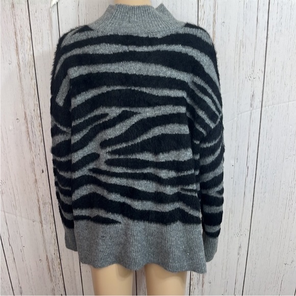 TS Twine and String Gray Animal Print Fuzzy Sweater Size Medium - Picture 2 of 12